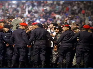 بالفيديو || احتجاجات غاضبة في الأردن والأمن يفرّق بقنابل الغاز - وكالة ستيب نيوز