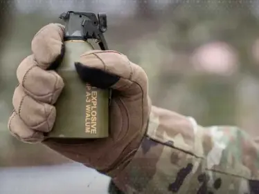 لماذا أعاد الجيش الأمريكي اعتماد قنبلة M111 القديمة؟ سلاح “بلا شظايا” يواكب حروب المدن - وكالة ستيب نيوز