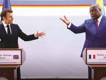 بالفيديو || ماكرون يتعرض لموقف 