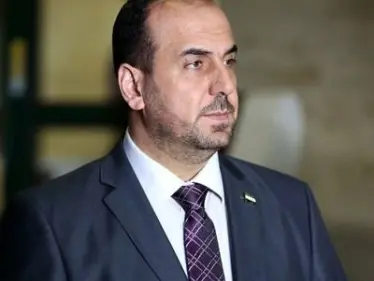 رئيس الائتلاف السوري يوجه رسالة للملكة إليزابيث.. إليك فحواها - وكالة ستيب نيوز