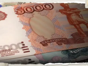 بعد مرسوم وقعه بوتين.. الروبل الروسي يشهد قفزة أمام الدولار - وكالة ستيب نيوز