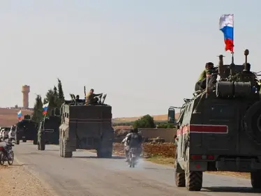 أهالي ريف عين العرب يعترضون طريق أول دورية روسية _ تركية عقب قصف المدينة الأخير (فيديو) - وكالة ستيب نيوز