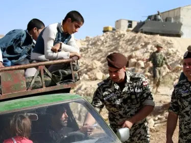 الدرك اللبناني يصادر مركبات اللاجئين السوريين في 