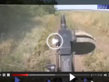 بالفيديو|| برشاش آلي مثبت على دراجة نارية.. جندي روسي يهاجم موقعاً للقوات الأوكرانية بمفرده - وكالة ستيب نيوز