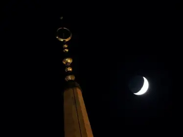 السعودية: تعذر رؤية هلال شهر رمضان.. وخادم الحرمين يوافق على قرار يخص المسجد الحرام - وكالة ستيب نيوز