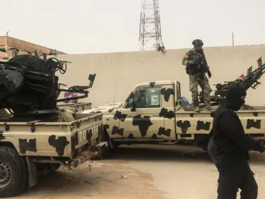 مع تعثر الانتخابات.. حشود عسكرية "مجهولة" تُغلق الطرقات جنوب طرابلس (صور) - وكالة ستيب نيوز