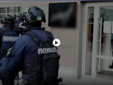 بالفيديو|| لحظة القبض على قراصنة فيروس الفدية بعد ضربهم عملاق التكنولوجيا الياباني.. فما هو وما مخاطره - وكالة ستيب نيوز