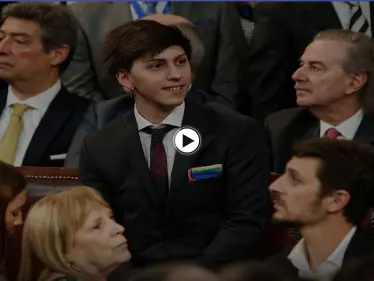 بالفيديو|| بعد دعمه للمثليين.. نجل رئيس دولة معروفة يغير اسمه ويحدد نوع ثالث لجنسه بشكل علني - وكالة ستيب نيوز