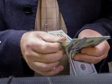 "رويترز": بلد عربي سينهي جميع عمليات السحب النقدي بالدولار بحلول 2024 - وكالة ستيب نيوز