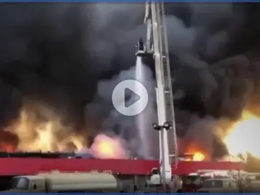 بالفيديو|| اندلاع حريق هائل في سوق مركزي بالعاصمة الكويتية واستمرار البحث عن مفقودين - وكالة ستيب نيوز