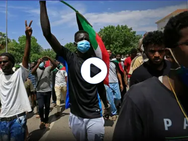 بالفيديو|| الثورة السودانية في ذكراها الثانية.. اشتباكات بالأيدي ومطالبات بإسقاط النظام السوداني القائم - وكالة ستيب نيوز
