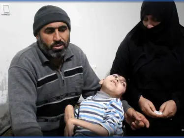 حلم أمه أن تُشربه كأساً من الحليب.. مأساة طفل معاق تعيش عائلته الفقر والحاجة - وكالة ستيب نيوز