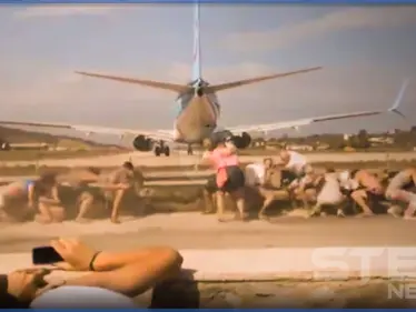 بالفيديو|| طائرة أقلعت على شاطئ ماهو الكاريبي وخلفها بأمتار عدد من السيّاح بمغامرة كادت تقتلهم - وكالة ستيب نيوز