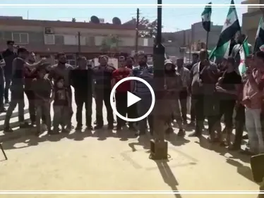 مظاهرة بمدينة أعزاز طالبت الشرطة العسكرية بتنفيذ حكم الإعدام بمنفذي تفجير المفخخات بالمدينة - وكالة ستيب نيوز