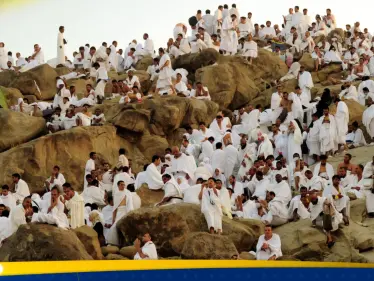 الحجاج يتوافدون إلى عرفات لأداء ركن الحج الأعظم - وكالة ستيب نيوز