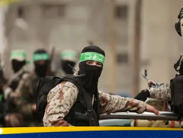 محمد الضيف يحمل 