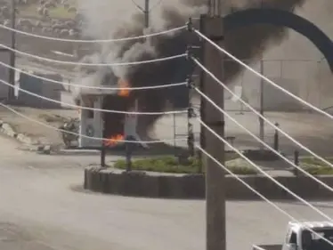 توتر واشتباكات بين قسد وأحد العشائر غربي الرقة، والأخيرة تحرق مقراً للميليشيا!! - وكالة ستيب نيوز