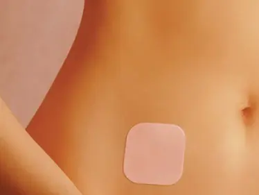 لاصقة منع الحمل "تنظيم النسل" للنساء.. تعرفي على فوائدها ومخاطرها إذا كنتِ فوق الـ 35 - وكالة ستيب نيوز