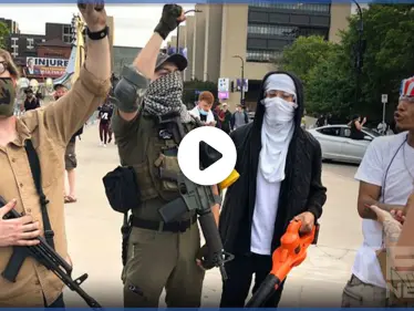 بالفيديو|| عناصر مسلحة لحركة "بوجاهدين" تنتشر بـ مينيسوتا لحماية المتظاهرين.. نواة جيش حر أمريكي! - وكالة ستيب نيوز