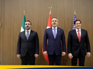 شاهد|| وزير الخارجية السوري يلتقي نظيريه التركي والأمريكي في أنطاليا - وكالة ستيب نيوز