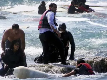غرق قارب يقل 45 لاجئاً سورياً كانوا في طريقهم إلى إيطاليا.. إليك التفاصيل - وكالة ستيب نيوز