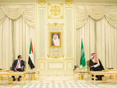 بالفيديو|| اجتماع بين ولي العهد السعودي ورئيس الوزراء السوداني.. التفاصيل - وكالة ستيب نيوز