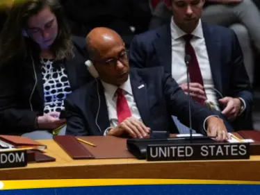 مندوب أمريكا يلهو بجواله خلال كلمة نظيره الفلسطيني.. ومسؤول روسي يفاجئ الجميع بحديثه باللغة العربية - وكالة ستيب نيوز