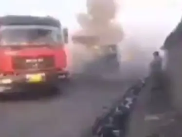 بالفيديو|| مرشح عراقي يزيل أسفلت أحد الشوارع انتقاماً لخسارته بالانتخابات العراقية - وكالة ستيب نيوز