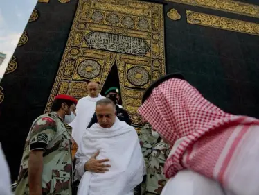 مصطفى الكاظمي يؤدي مناسك العمرة خلال زيارته للسعودية (صور) - وكالة ستيب نيوز