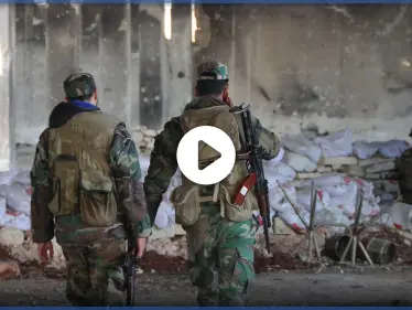 بالفيديو|| وصول قتلى النظام السوري الذين قضوا بكمين لداعش على طريق حمص إلى حي الزهراء - وكالة ستيب نيوز