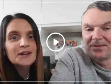 لن تصدق أنَّ هذه الأم البريطانية حامل بـجنينها الـ22 (فيديو) - وكالة ستيب نيوز