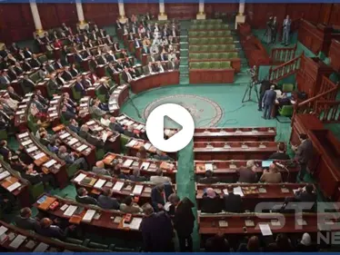 بالفيديو||تشابك بالأيدي وشتائم داخل أروقة البرلمان التونسي بسبب "الأمهات العازبات".. وإصابة نائب بآلة حادة - وكالة ستيب نيوز