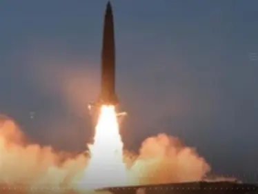 بعد إطلاق كوريا الشمالية صاروخاً باليستياً.. أمريكا تعيد قاذفة استراتيجية إلى شبه الجزيرة الكورية - وكالة ستيب نيوز