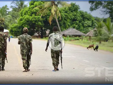بالفيديو|| تفاصيل مقتل امرأة عارية وسط الشارع على يد مجموعة مسلحين في موزمبيق - وكالة ستيب نيوز