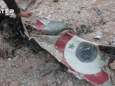شاهد حطام طائرة نظام الأسد التي أُسقطت من قبل فصائل المعارضة جنوبي إدلب - وكالة ستيب نيوز