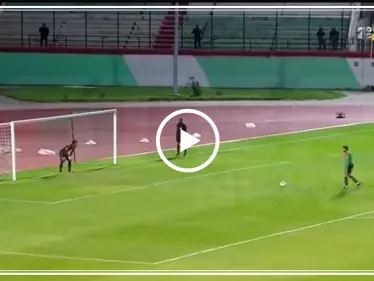 بالفيديو|| "كرة عنيدة" ترفض الثبات على ركلة جزاء خلال مباراة فريقين عربيين، والسبب - وكالة ستيب نيوز