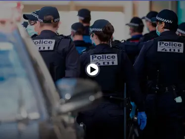 بالفيديو|| بالركلات واللكمات شاب يعتدي بالضرب المبرح على شرطية أسترالية ودورية كاملة تدخل المشفى للعلاج - وكالة ستيب نيوز