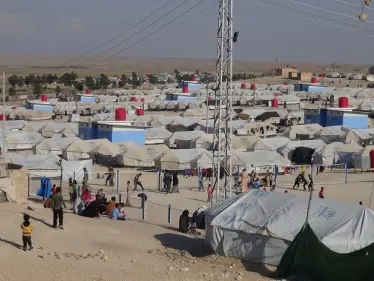 لِقاء المال، مسؤولون من قسد يُسهّلون هروب العشرات من داعش المحتجزين بمخيم الهول!! - وكالة ستيب نيوز