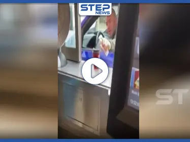 بالفيديو || بطريقة طريفة وآمنة يستلم أحد الأشخاص مشروباته الجاهزة خوفاً من كورونا - وكالة ستيب نيوز