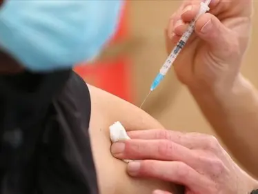 كبار مسؤولي أوروبا يعلنون نيّتهم أخذ لقاح أسترازينيكا لدحض الشائعات - وكالة ستيب نيوز