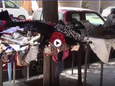 إقبال على أسواق ألبسة البالة من قبل الأهالي و النازحين في حماة - وكالة ستيب نيوز