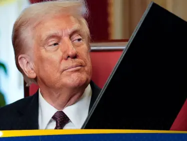 تقرير يكشف عن ثغرة بالدستور الأمريكي قد يستغلها ترامب للبقاء بالحكم حتى 2037 - وكالة ستيب نيوز