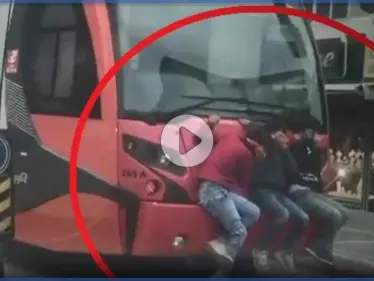 بالفيديو|| ثلاثة أطفال يثيرون ضجة في تركيا بمشهد يحبس الأنفاس - وكالة ستيب نيوز