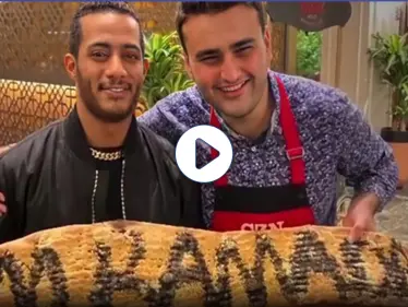 بالفيديو|| محمد رمضان يوقع عقداً هاماً مع شركة سعودية.. ومعجبوه يحتفون به في مطعم الشيف بوراك - وكالة ستيب نيوز