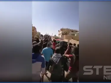 بالفيديو || أبناء درعا يشيعون أدهم الكراد ورفاقه.. والهتافات تؤكد على تجدد الثورة - وكالة ستيب نيوز