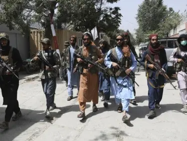 طالبان تُهاجم مخابئ تؤوي عناصر من تنظيم 