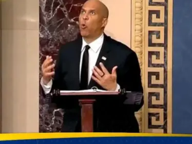 سيناتور أمريكي يتحدث لأكثر من 24 ساعة بلا انقطاع.. ماذا قال عن ترامب!؟ - وكالة ستيب نيوز