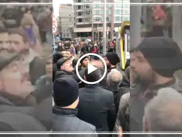  شاهد بالفيديو|| عضو الإئتلاف السوري المعارض يشتم المتظاهرين في إسطنبول ويُطرد من المظاهرة - وكالة ستيب نيوز