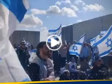 شاهد|| إسرائيليون يغلقون معبر كرم أبو سالم لمنع دخول المساعدات الإنسانية لغزة - وكالة ستيب نيوز