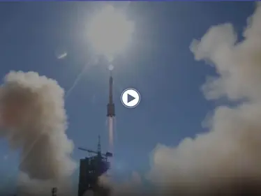 بالفيديو|| صاروخ صيني جديد باتجاه الفضاء يحمل 3 رواد على متنه وحذر عالمي من العواقب - وكالة ستيب نيوز